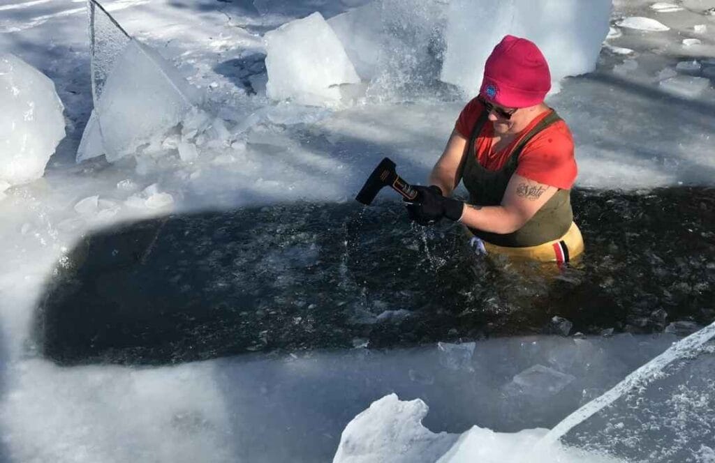 Ice Swimming in Arctic and Antarctic Waters